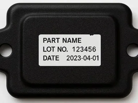 Torn nameplates whose text keeps changing (Original)